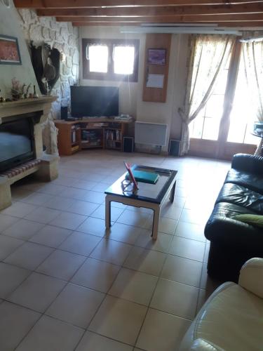 Chalet dans village in Corps