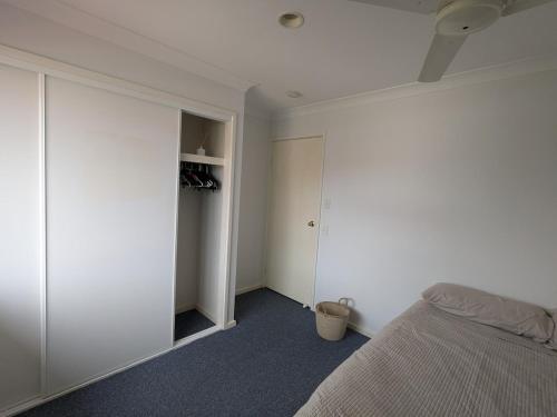 ROOM with Private Bathroom, Pool, Gym, Sauna - Shared Accommodation in Arundel, Goldcoast in Arundel