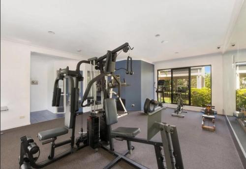 ROOM with Private Bathroom, Pool, Gym, Sauna - Shared Accommodation in Arundel, Goldcoast in Arundel