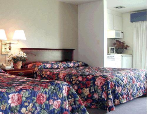 Coral Reef Inn & Condo Suites