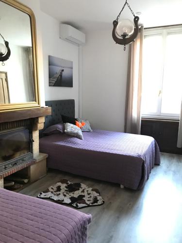 1 double bed, 1 twin bed