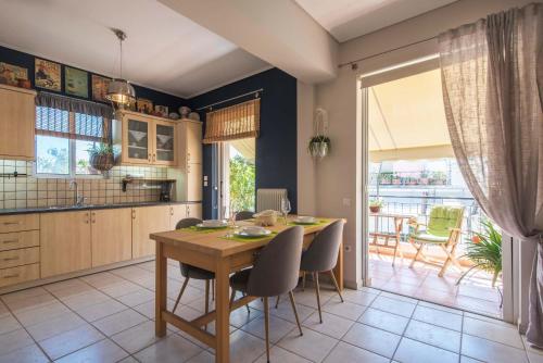 Cozy Apartment with Beautiful Balcony - image 2