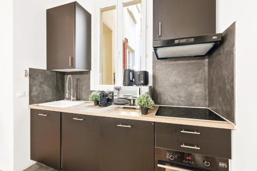 Charming 1BR Apartment near Canal Saint Martin - image 4