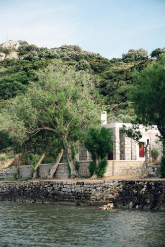 Emporios 1930, Seafront stone house in Emporios