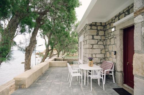 Emporios 1930, Seafront stone house in Emporios