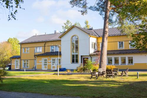 Kronoby folkhögskola