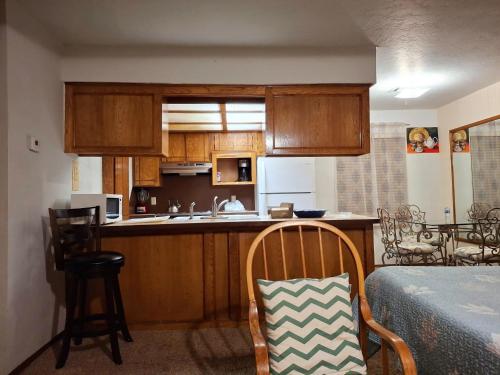 Golden Sunflowers Apt B in Lawton, USA
