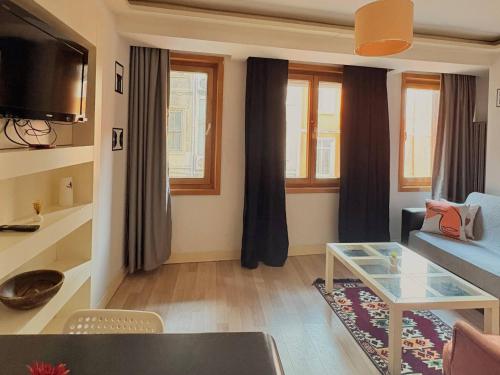 Taksim Square1BR Suite 01 - image 2