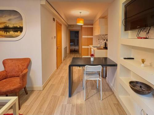 Taksim Square1BR Suite 01 - image 4