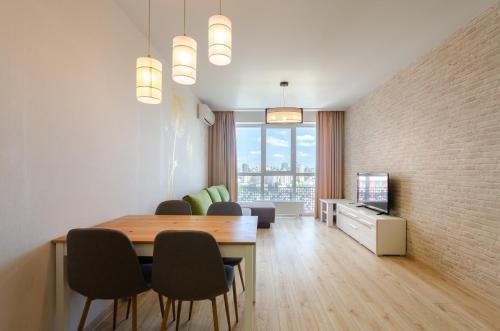 13-59b Kvartet, Vasyl Lypkivskyi 16v, Kyiv, railway station, metro nearby, panoramic city view, Petr – khách sạn tại Kyiv