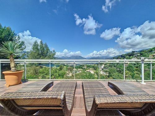 Viesnīcas āriene, Villa With Terrace And Heated Pool Near Nice in Colomars