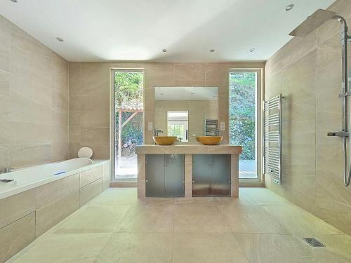 Viesnīcas āriene, Villa With Terrace And Heated Pool Near Nice in Colomars