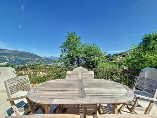 Viesnīcas āriene, Villa With Terrace And Heated Pool Near Nice in Colomars