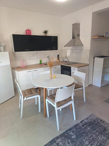 Apartmani Miletić (Apartmani Miletic) in Jelza