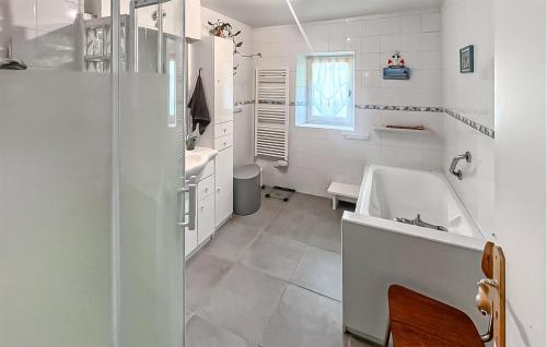 Ванна кімната, Charmante Maison Cosy in Кани Еклюз