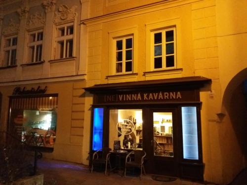 Létesítmények, (Ne)vinna kavarna in Mikulov