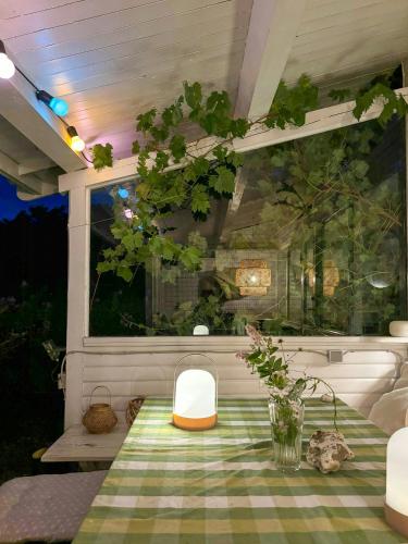 Zunanjost, Classic Timber Cottage Close To Forest And Beach in Skelvej