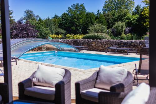 Magnanerie rénovée avec son parc (Magnanerie renovee avec son parc) in Charmes Sur Rhone
