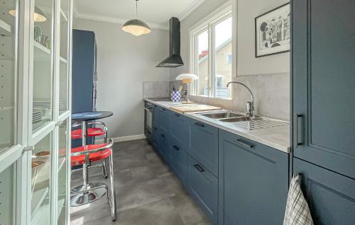 Kitchen, Cozy Apartment In Varberg With Wifi in Varberg