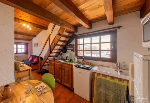 virtuve, Casa-La Lorraine joli studio dans chalet St-Véran (Casa-La Lorraine joli studio dans chalet St-Veran) in Aiguilles