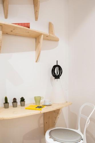 One-Bedroom Apartment image 4