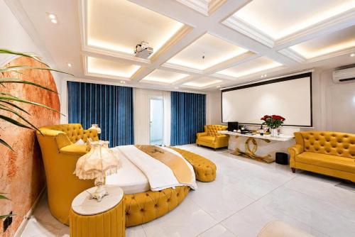 Bed, Love Luxury Hotel Ba Điem in Hoc Mon