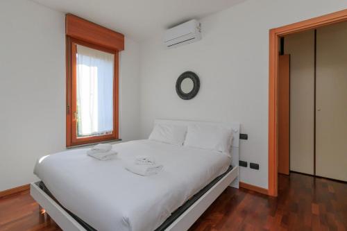 Xenia Milano - 2 rooms apt in Via Santander 20