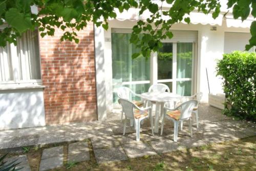 Charming villa with garden in a great area