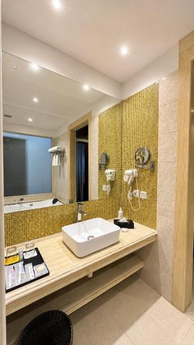 room detail thumbnail 2