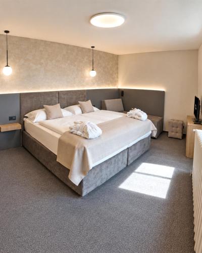 2 twin beds
