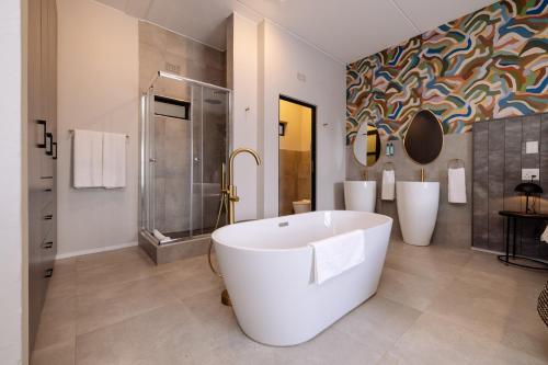 Dutxa, MINT Express Melrose View in Greater Melrose