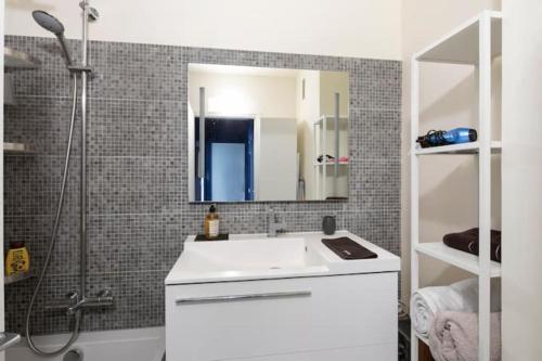 42 m apartment with balcony and air conditioning - image 6