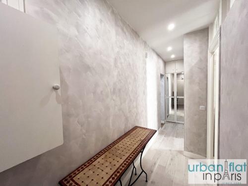 UrbanFlat 180 - Bel Appartement Rue des Rosiers Paris Marais - image 2