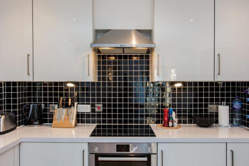 Stunning 1 Bedroom Apartment nearby Borough Market - image 18