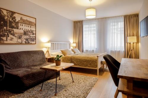 1 queen bed, 1 twin bed