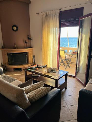 Fos Beachfront Loft-Limnos, Volissos-Chios in Limnos