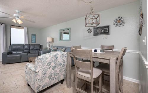 Phoenix East 2 - 2064 condo in Waterfront/beach