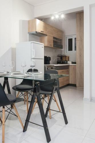 Trendy Studio Escape with Patio  in Zografou - image 11