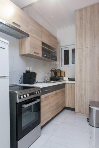 Trendy Studio Escape with Patio  in Zografou - image 14