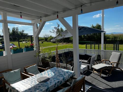Fenyves Bay Apartman – khách sạn tại Balatonfenyves
