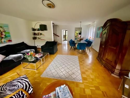 Stuttgart-Townhouse fully furnished w garden in Botnang