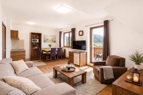 Kamzik Apartment with Mountain View & Garage DONOVALY in 比斯特里察