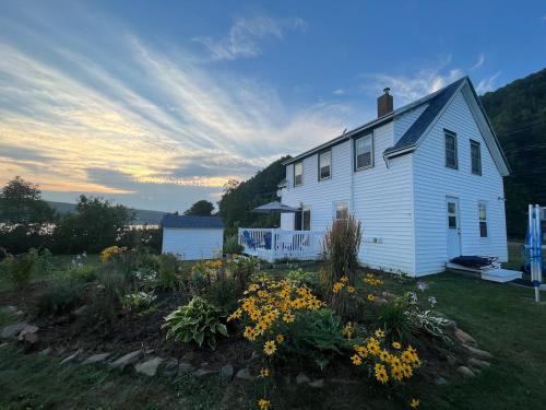 . Ferryview Cottage on Annapolis Basin