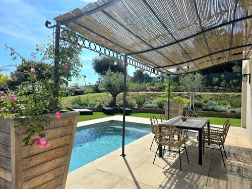 Villa Capucine - Modern Villa – khách sạn tại Maure