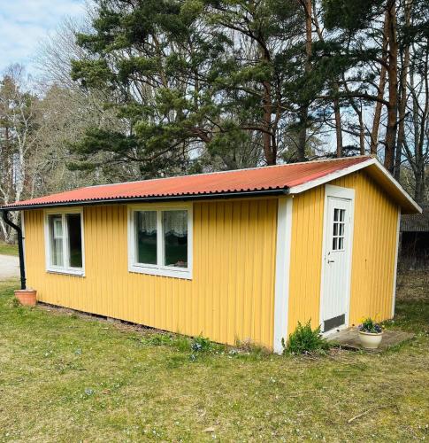 Small Gotland cottage at a low price next to Tofta Strand – khách sạn tại Grabo
