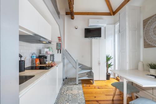 Nomad's Bonjardim City Flats 4