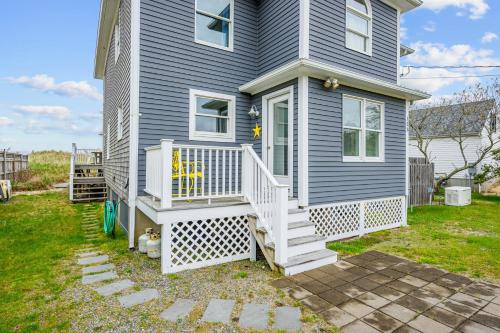 Spacious Cape Cod Waterfront Retreat Steps to Beach in Sandwich (MA)