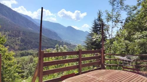 gîte l'écureuil roux (gite l'ecureuil roux) in L'Argentiere-la-Bessee