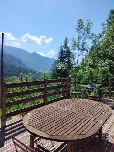gîte l'écureuil roux (gite l'ecureuil roux) in L'Argentiere-la-Bessee