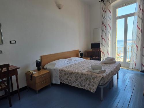 2 twin beds